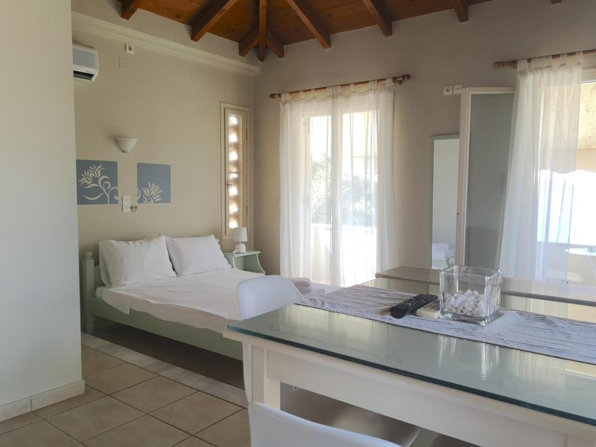 12 Gods Resort Pylos Eksteriør billede